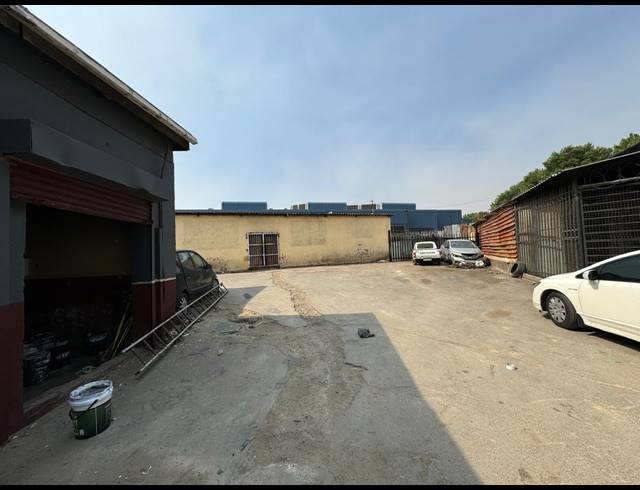 3,110M² WAREHOUSE TO LET IN INDUSTRIA WEST